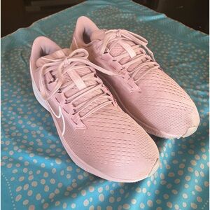 NIKE Women’s Air Zoom Pegasus Dusty Lilac Running Shoes. Great condition.Size 12
